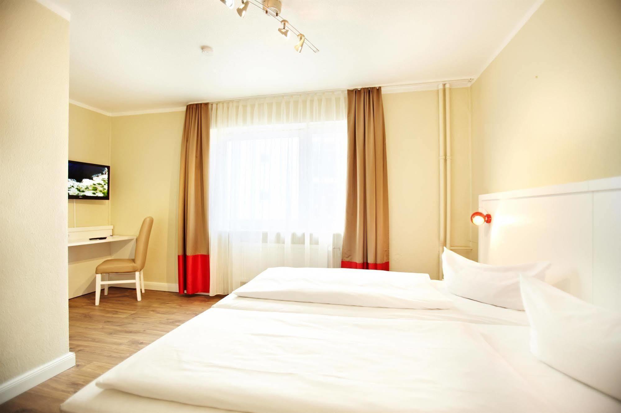Hotel Ostseehalle Kiel By Premiere Classe Exterior foto